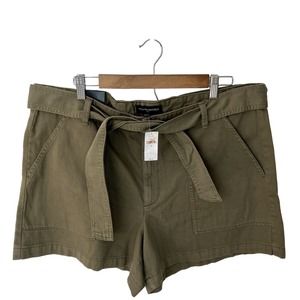 Banana Republic Women's Size 18 Shorts Tie Belt. Green. NEW WITH TAGS.